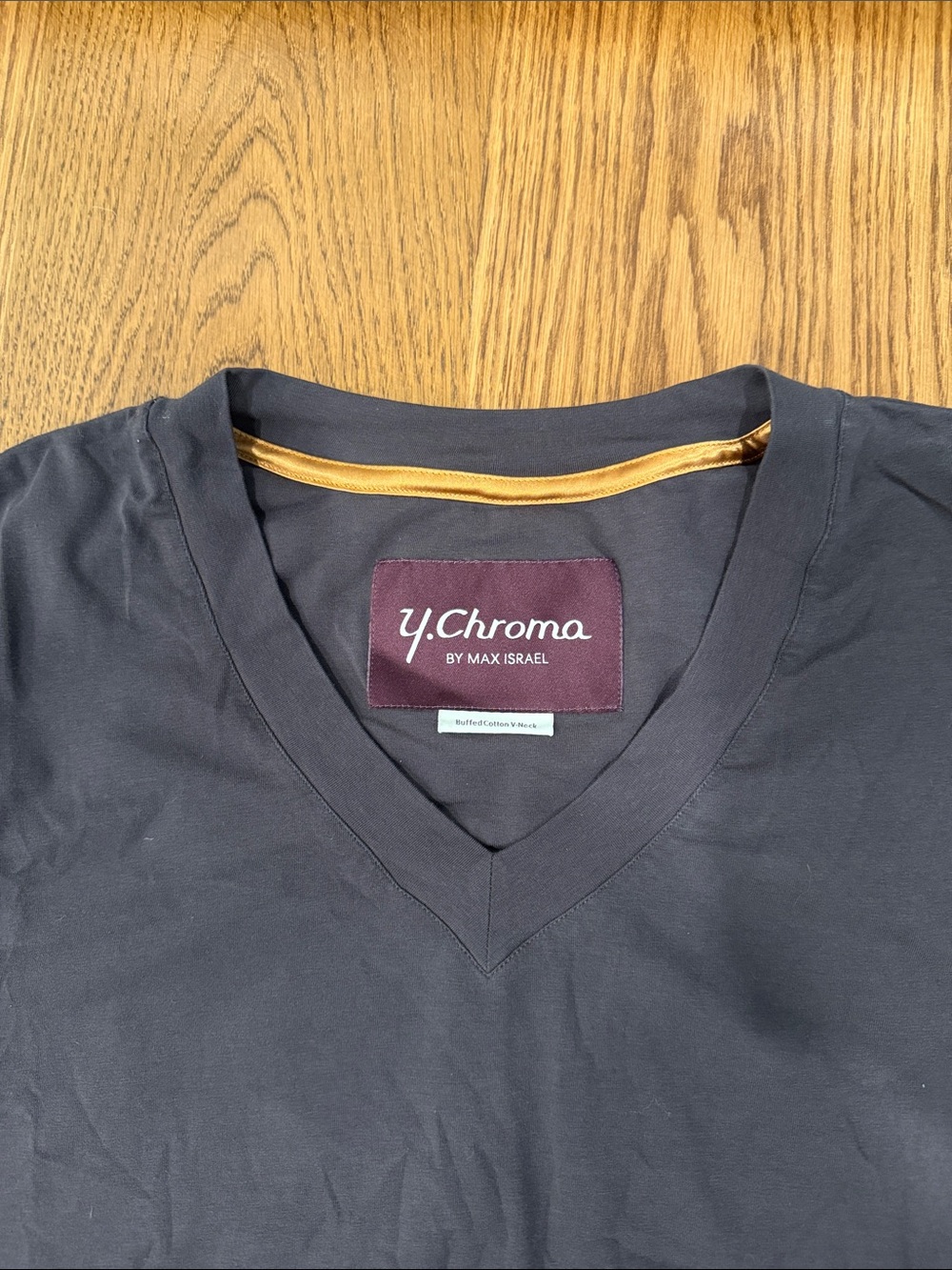 Y Chroma Men’s V-Neck Short Sleeve Tee in Charcoal